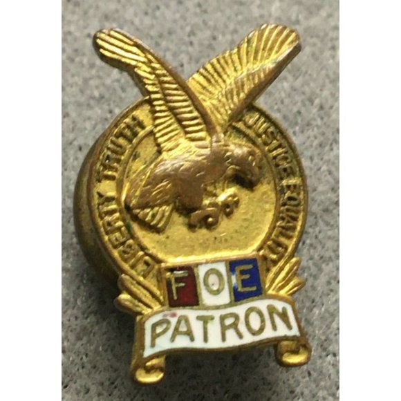 FOE Patron Collar Pin Eagle and Seal Gold Tone Enameled ½"x ¾" 1 oz - Picture 1 of 2